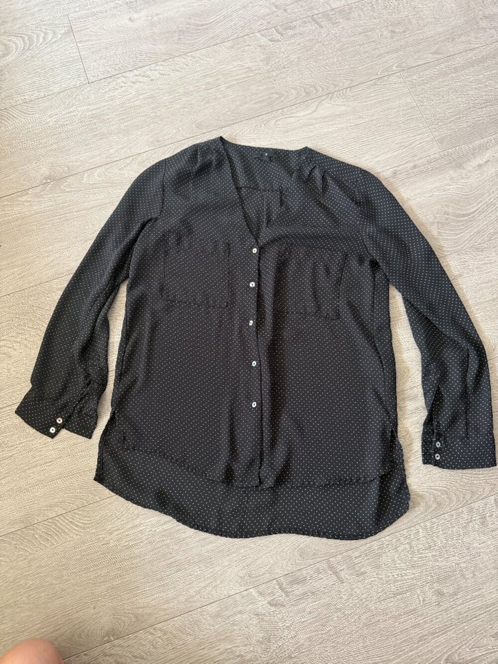 H&M Black White Polka Dot Button Front Blouse Women’s Size 4 Long Sleeve Career
